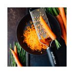 Râpe zesteur Noire Série gourmet carottes rapées - Microplane – Image 3