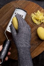 Gant de protection pour zester, râpe, mandoline, couteau - Microplane – Image 3