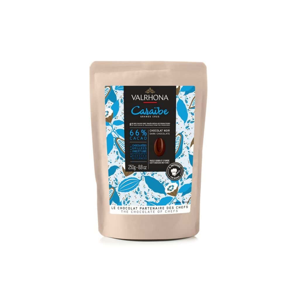chocolat-noir-a-patisser-caraibe-66-250g-valrhona.jpg Chocolat noir Caraïbe 66% fève 250 gr – Image 1