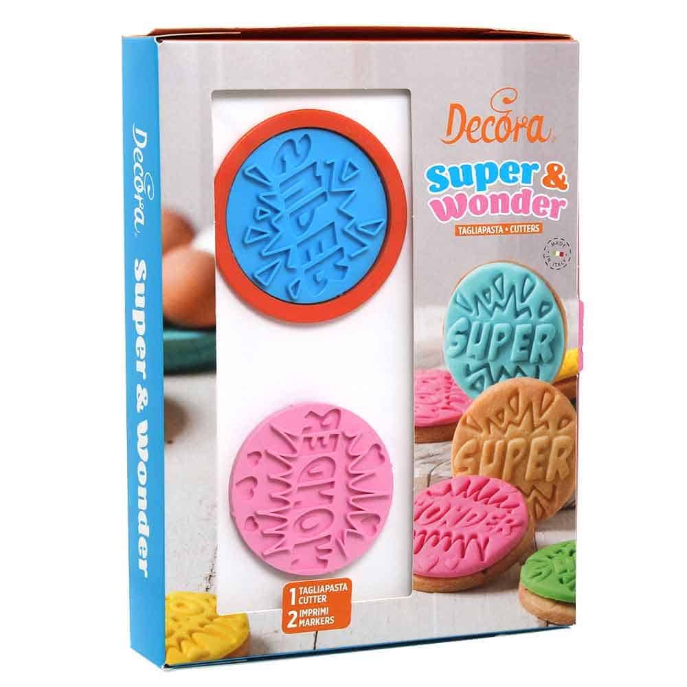 de-0255227 Set tampon Super wonder 1 emporte pièce et 2 tampons – Image 1