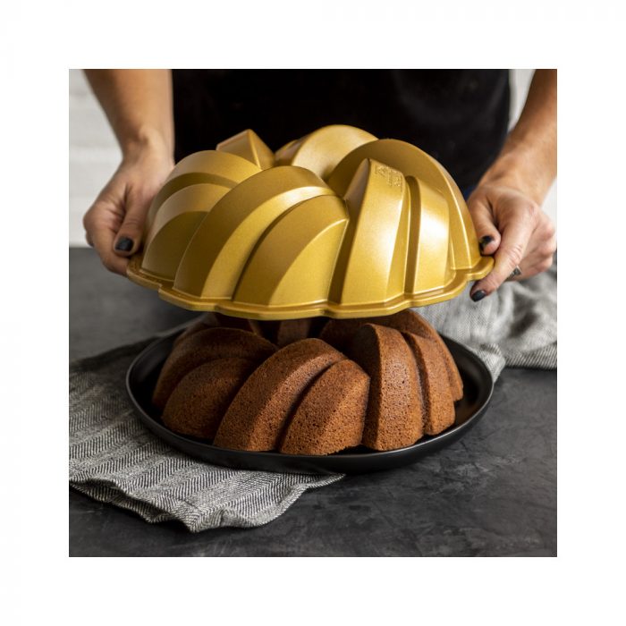 Moule à gâteau Bundt® torsadé Gold – Image 4