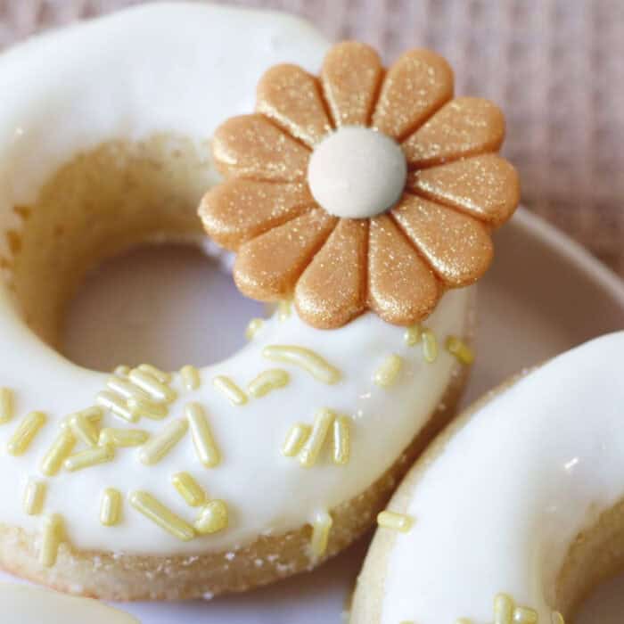 Décorations marguerites en pâte d’amande – Image 4