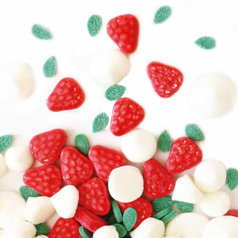 decors-sucres-tarte-fraises-meringuee Décors sucrés tarte aux fraises meringuée 30g – Image 1